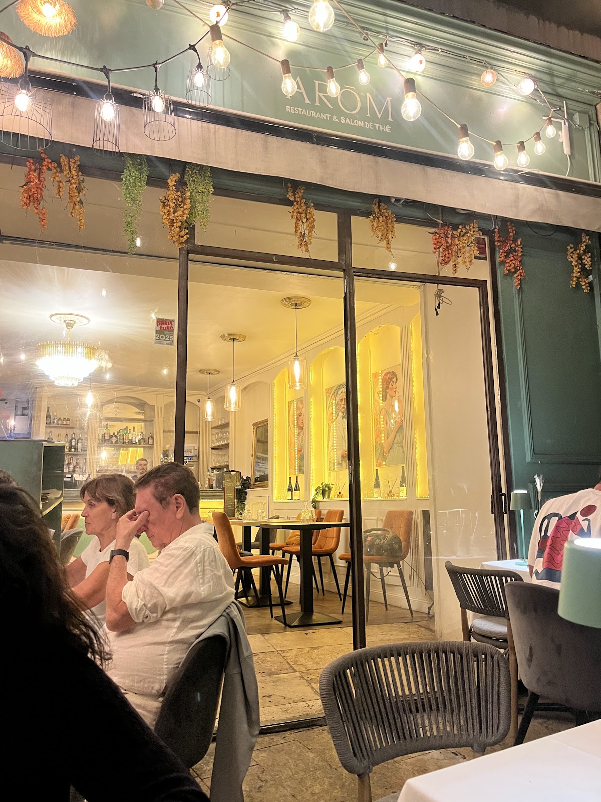 AROM RESTAURANT - Photo 5