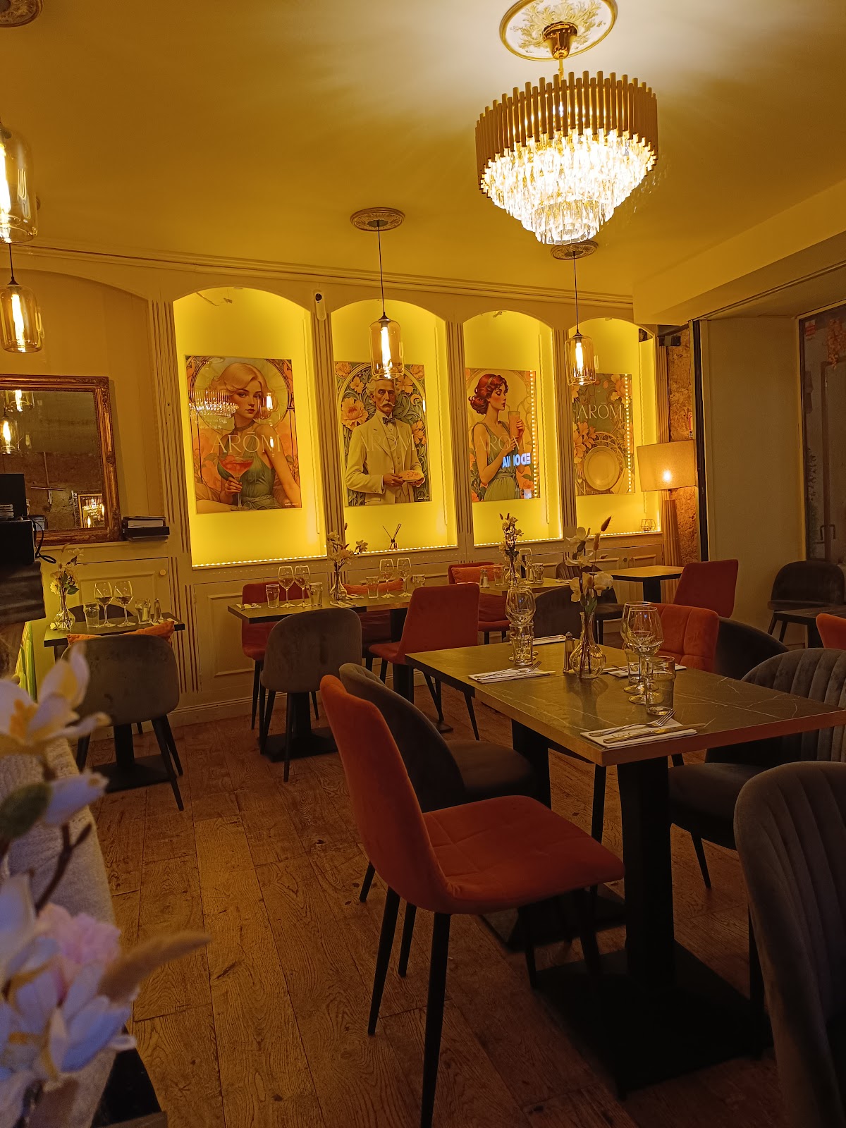 AROM RESTAURANT - Photo 9