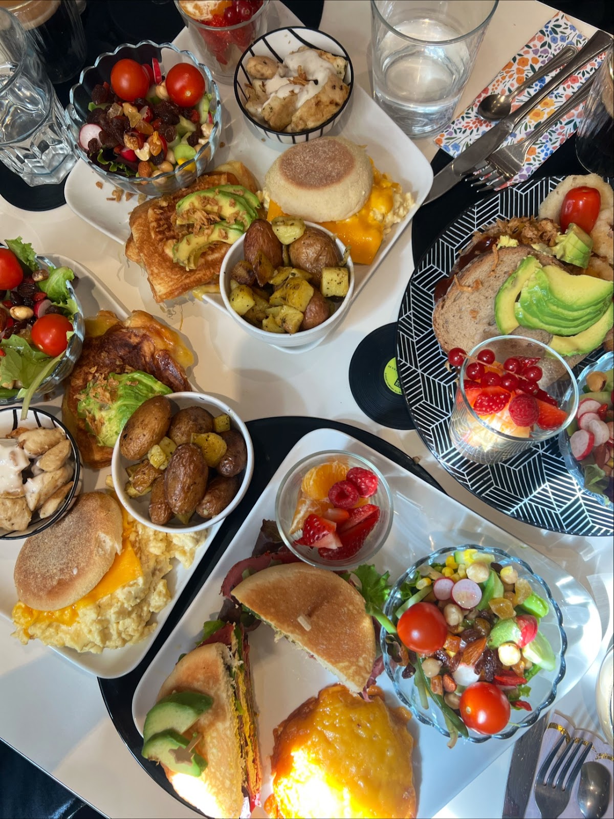 Betty's Resto by House Cookies - Photo 6