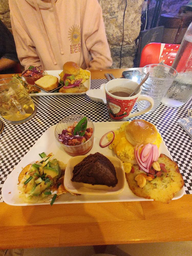 Betty's Resto by House Cookies - Photo 9