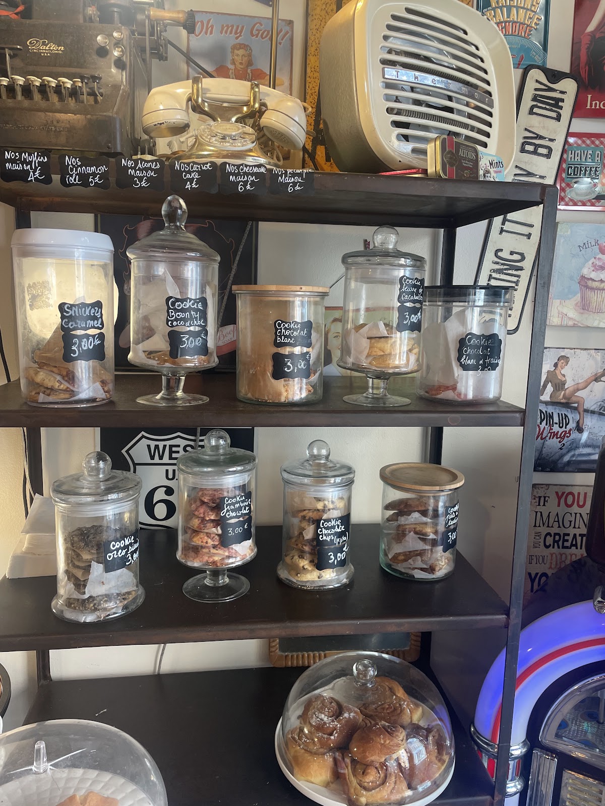 Betty's Resto by House Cookies - Photo 10