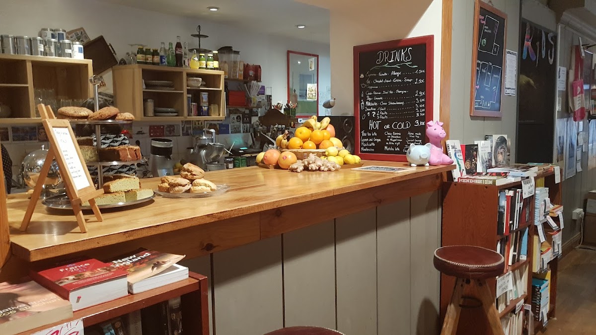 Book In Bar - Librairie et café - Photo 3