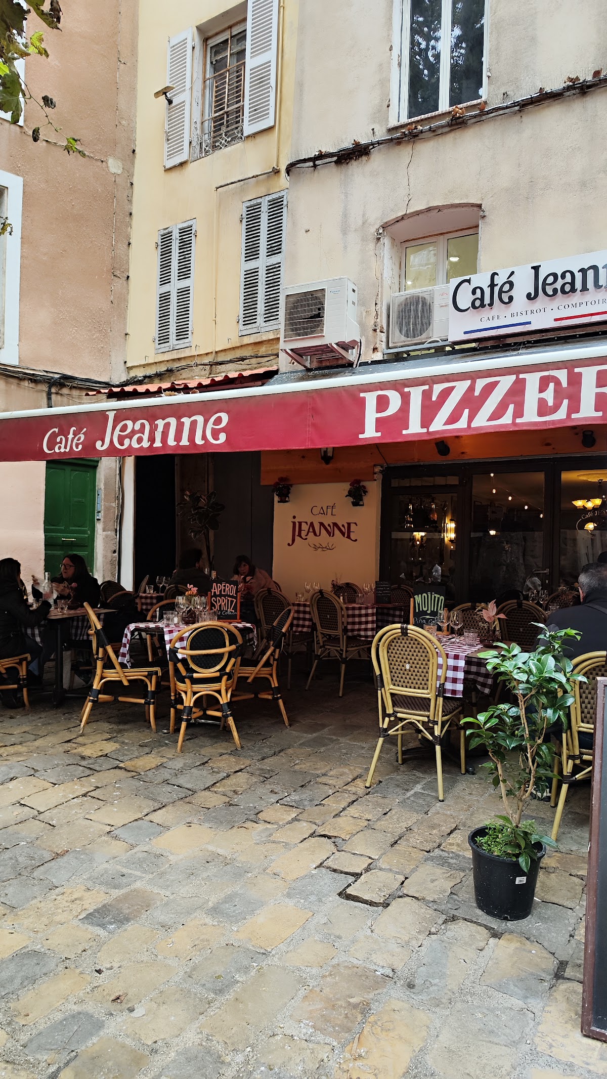 Café Jeanne - Photo 4
