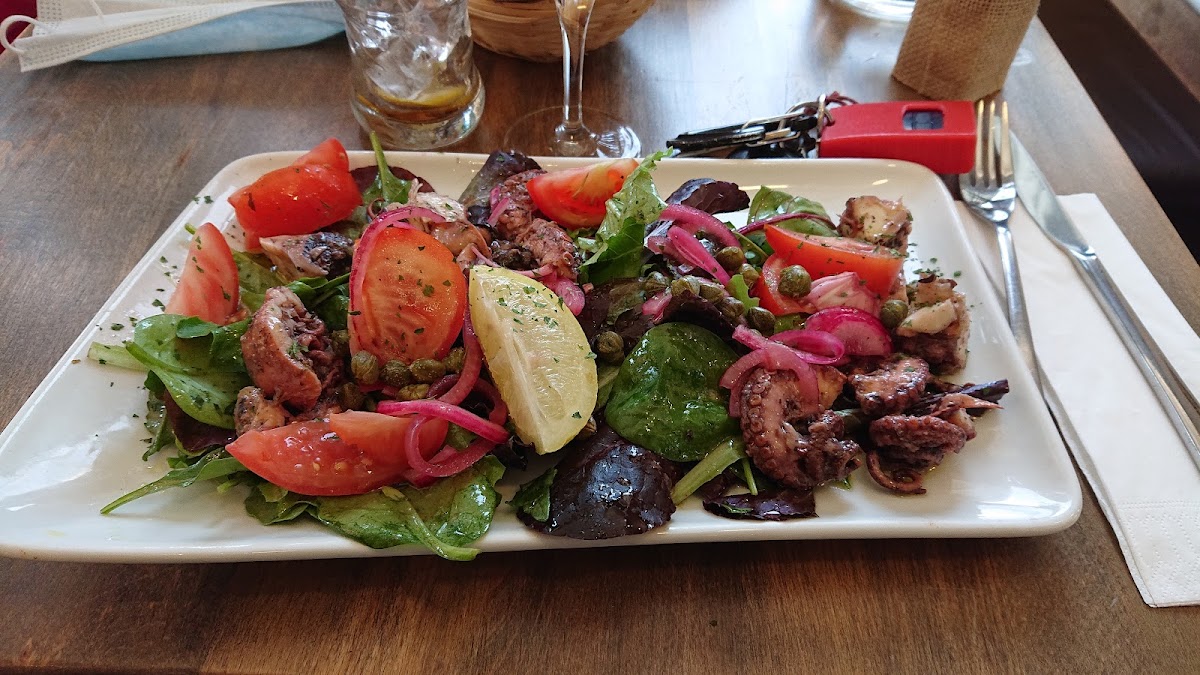 L'Hacienda El Barrio Latino - Photo 2