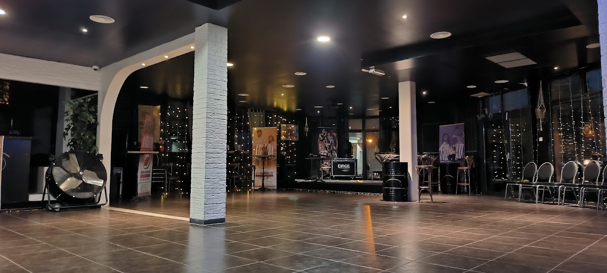 L'Hacienda El Barrio Latino - Photo 4