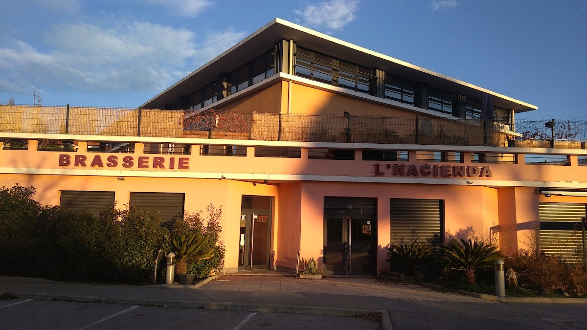 L'Hacienda El Barrio Latino - Photo 7