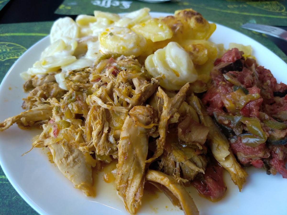 La rôtisserie de St-Cannat . Poulets fermiers cuits à la broche. - Photo 8