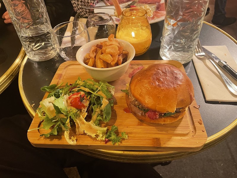 Le Petit Bistrot mirabeau - Photo 2