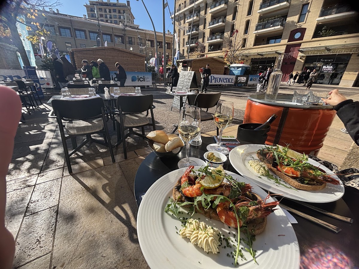 Les Artistes - Photo 2