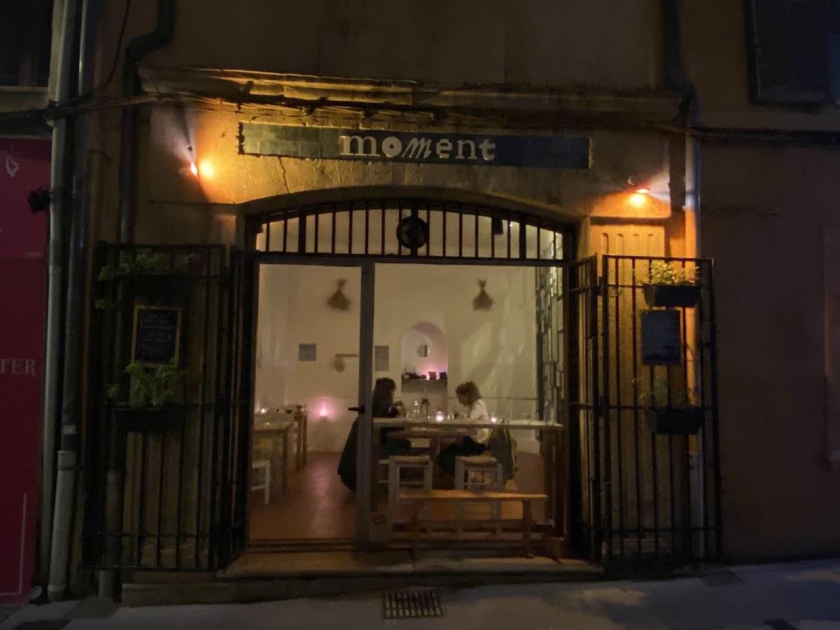 MOMENT - Photo 5