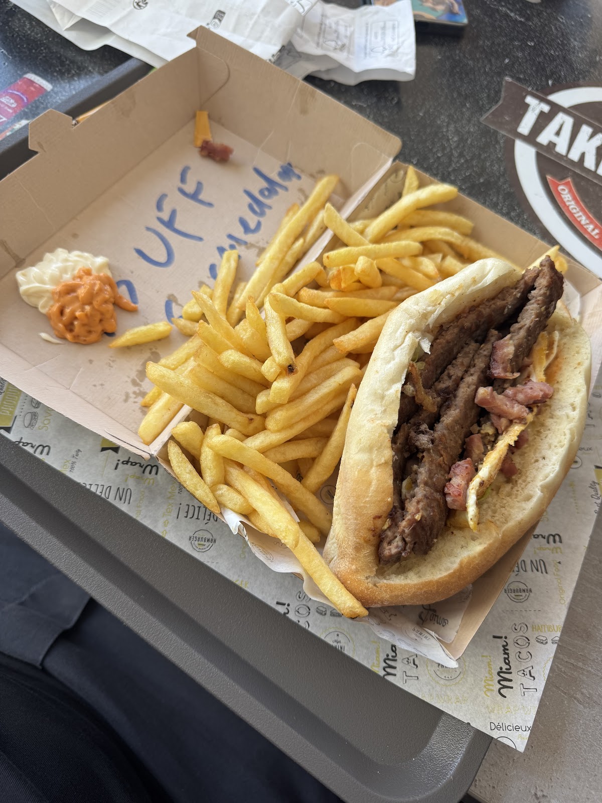 Taking Food - Photo 3