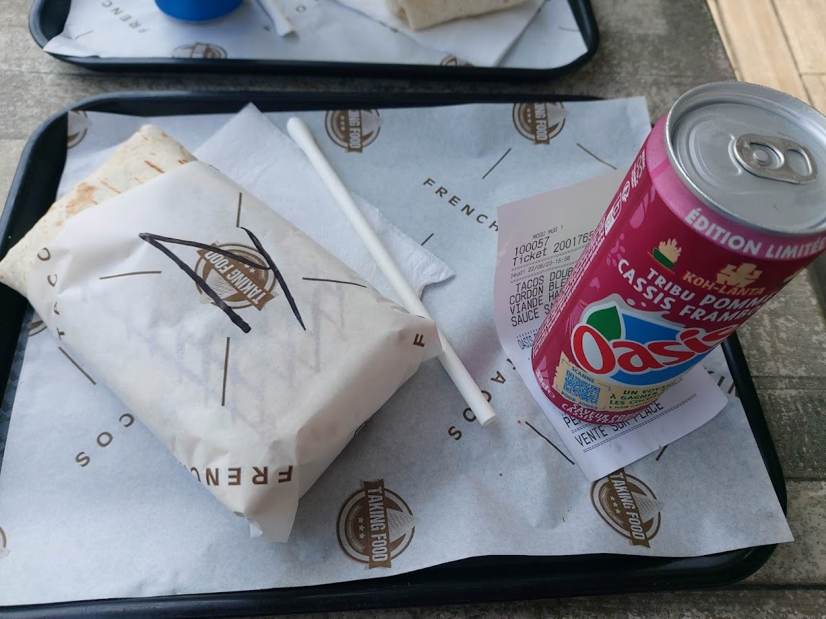 Taking Food - Photo 6