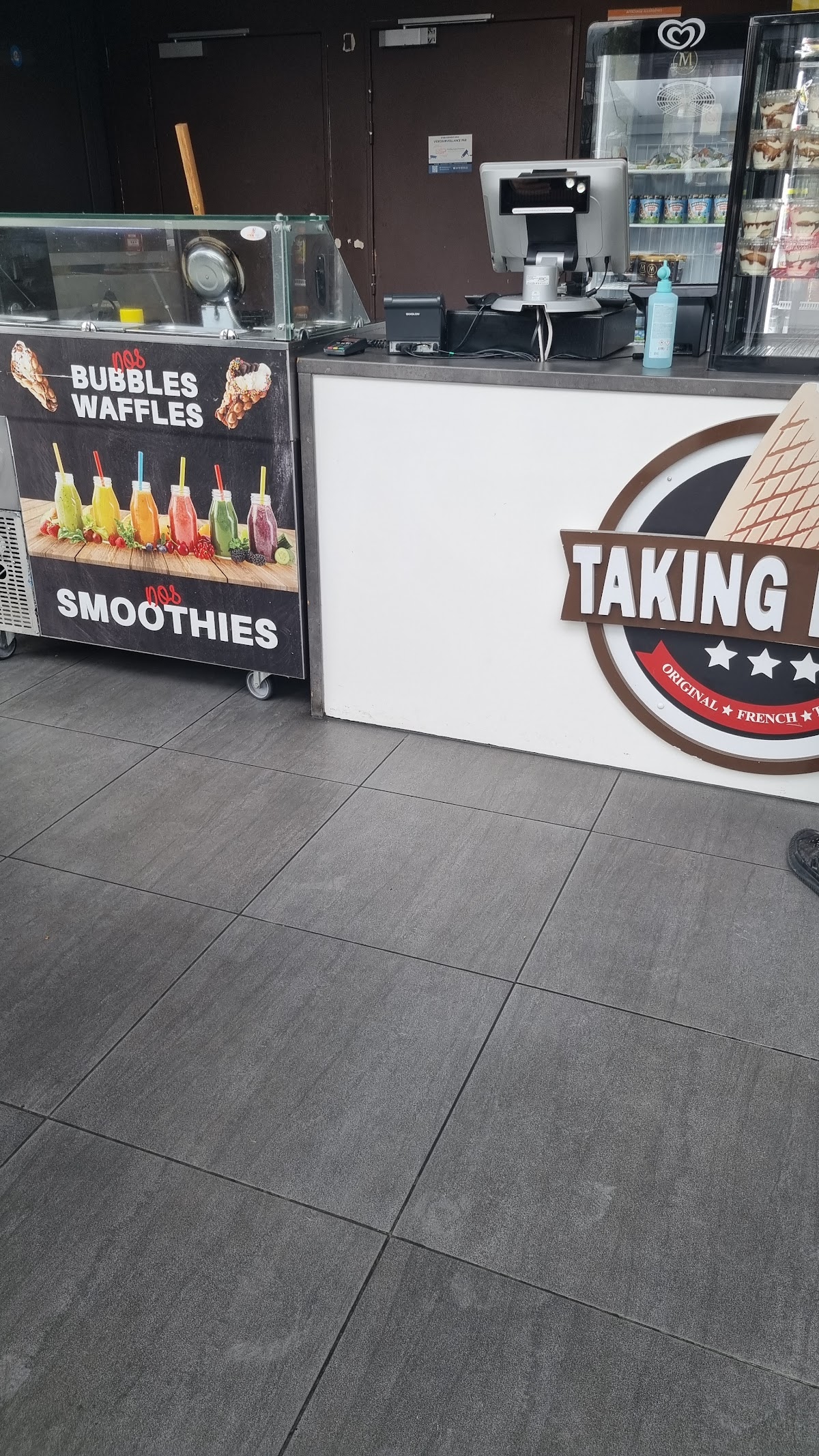 Taking Food - Photo 10