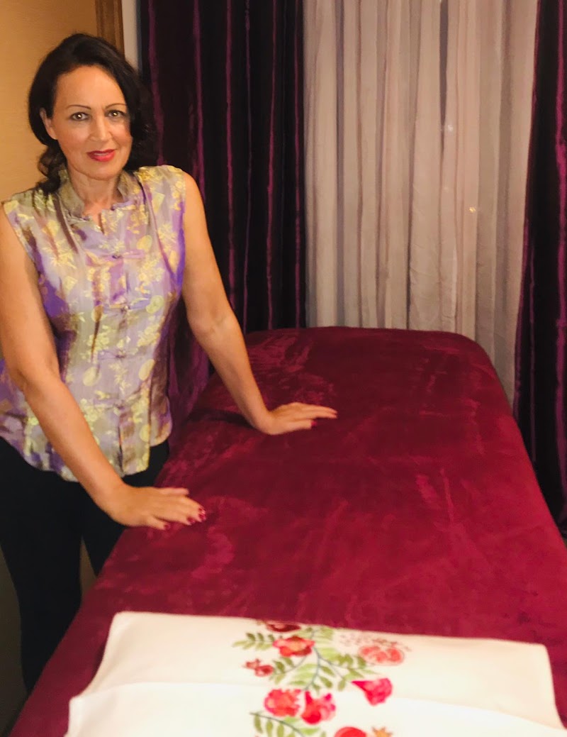 Fatiha-Zen massage-massage intuitif de qualité à Aix en Provence.