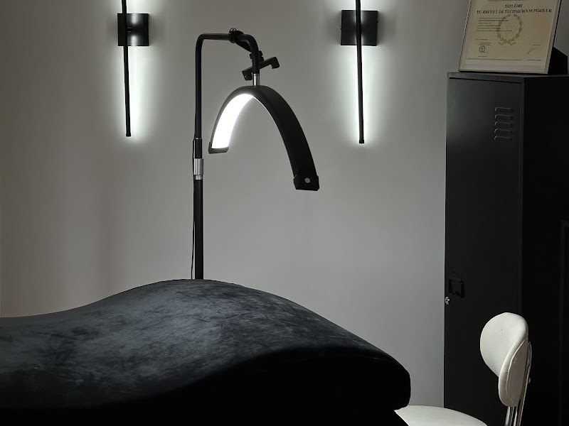 Lashes by Aroussiak - Extensions de cils