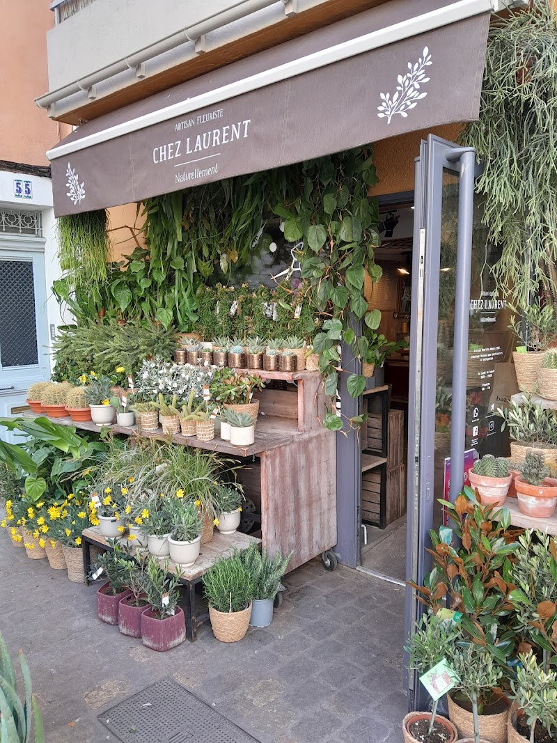 AT LAWRENCE FLORIST NATURALLY