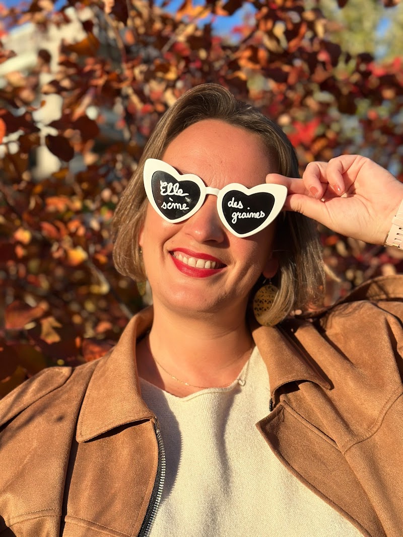 Elle sème des graines