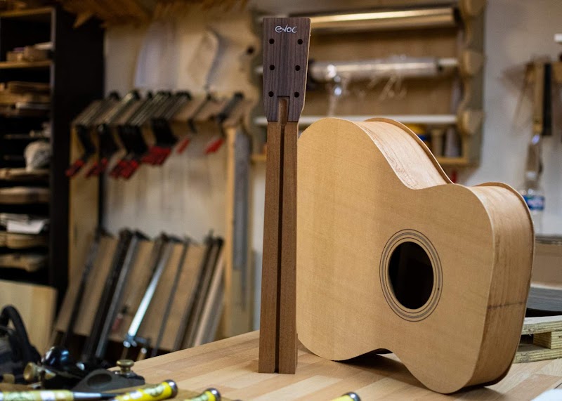Enoc Guitars - Célia Enoc - Luthiere - Guitares et Basses - Acoustiques et électriques