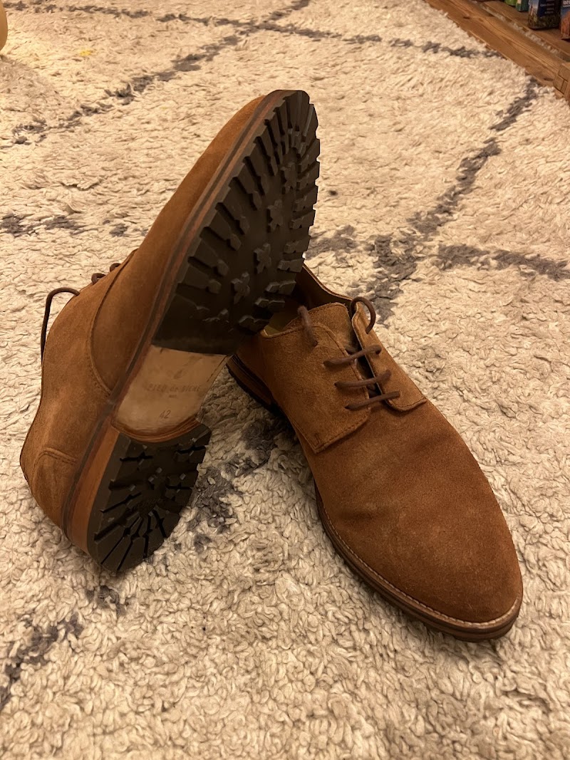 Artisan cordonnier ( central ressemelage)