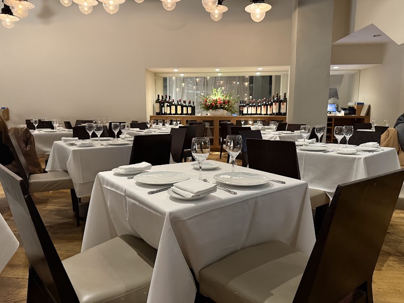 estiatorio Milos Midtown