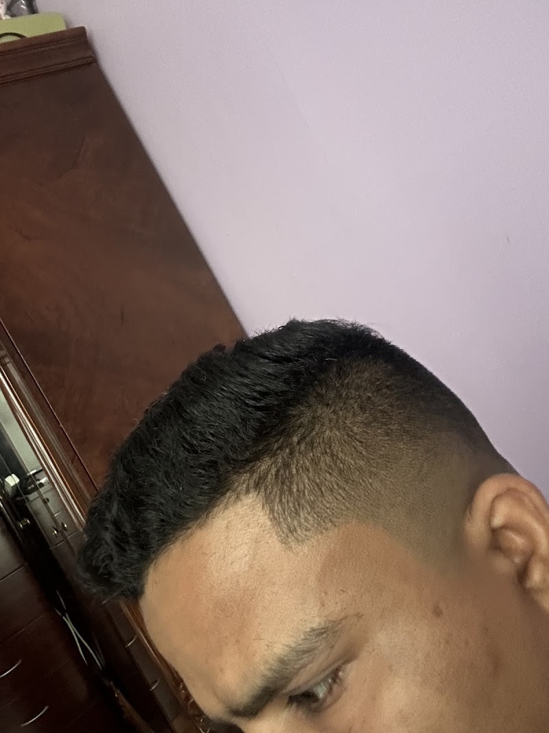 King of Queens Barber Shop 4