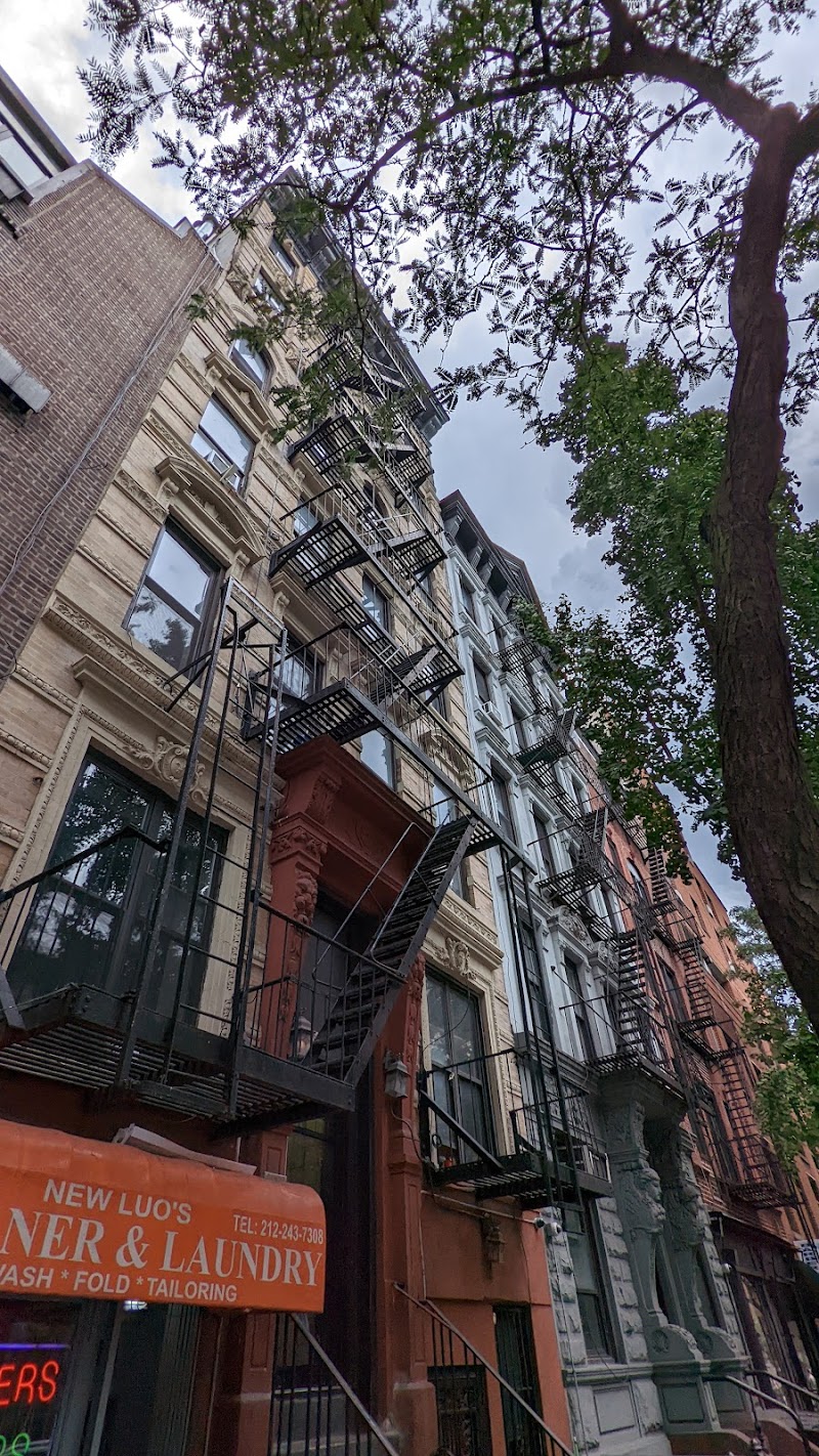 New Luo's Dry Cleaner & Laundry