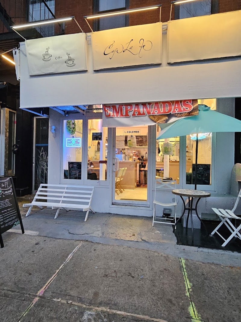 Cafe La Fe, coffee shop and bubble tea.