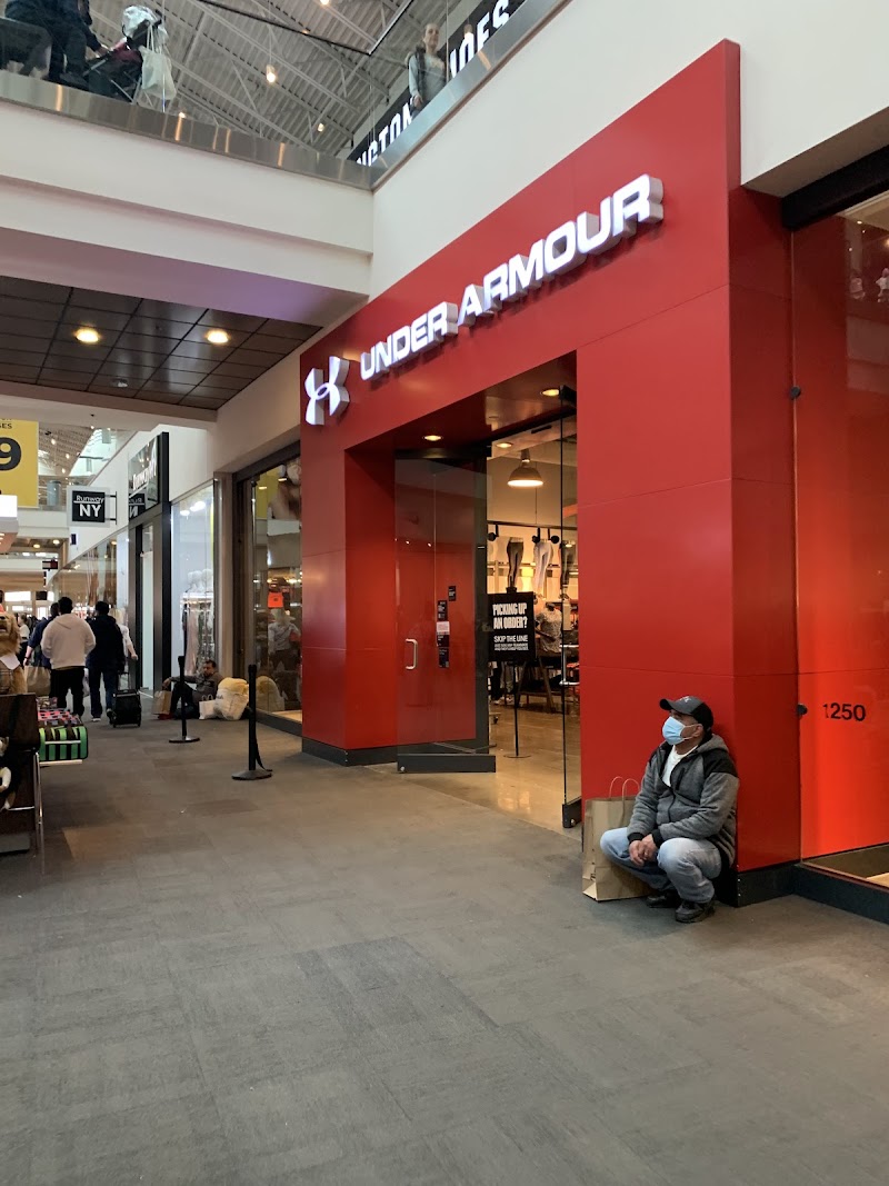 Under Armour Factory House - The Outlet Collection Jersey Gardens