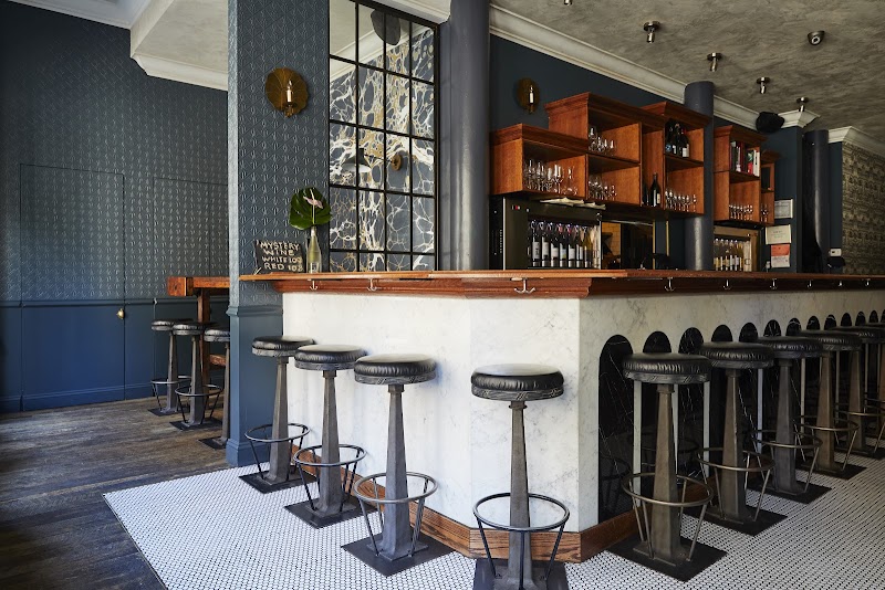 La Compagnie, Centre Street