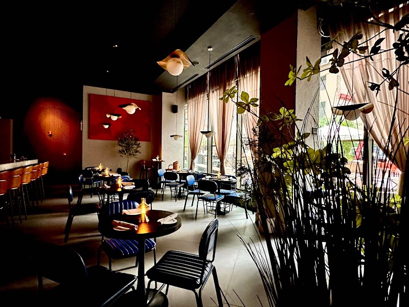 GOLDEN WUISH (THE DUCKHOUSE)