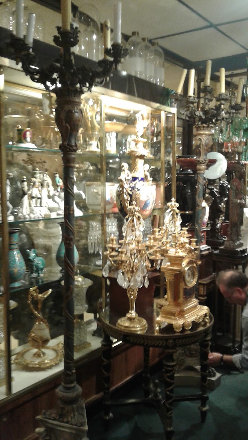 Manhattan Art & Antiques Center 2