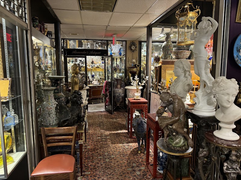 Manhattan Art & Antiques Center 3