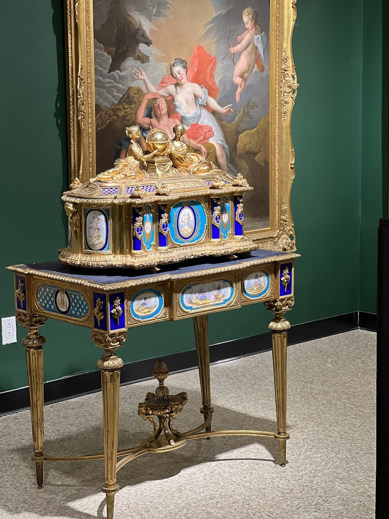 Manhattan Art & Antiques Center 4