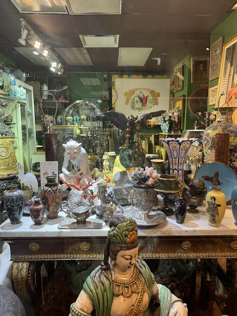 Manhattan Art & Antiques Center 5